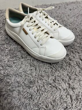 White Low-Top Leather Sneakers